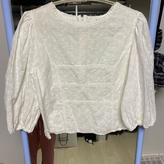 [노브랜드] 아일릿블라우스 