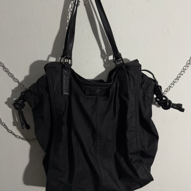 버버리 블랙 레더 나일론 믹스 숄더백