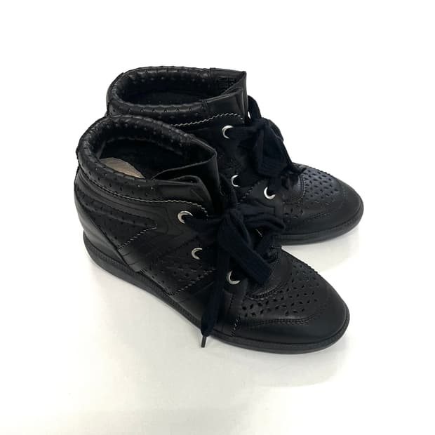 이자벨마랑 퍼포레이티브 레더 바비 스니커즈