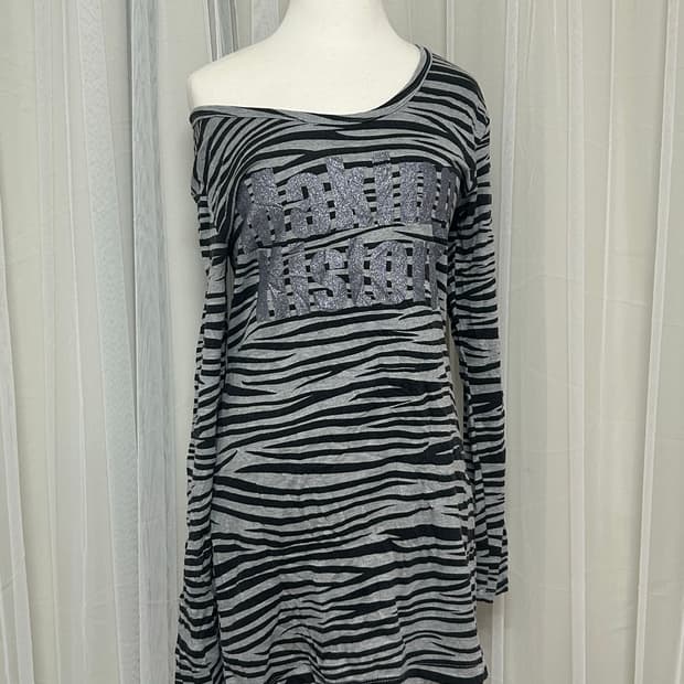 지브라 패턴 딱붙 슬림 롱슬리브 갸루 Y2K