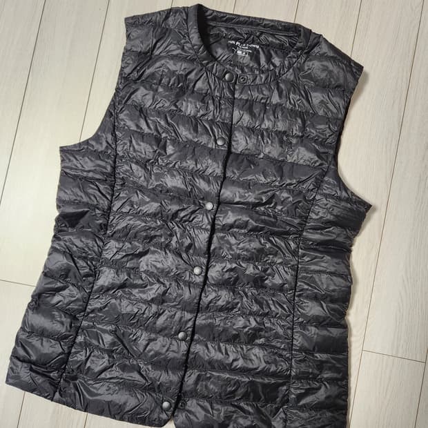 폴햄 베스트 리얼 라이트 구스 라운드넥 경량조끼 사이즈90(s)

여러 