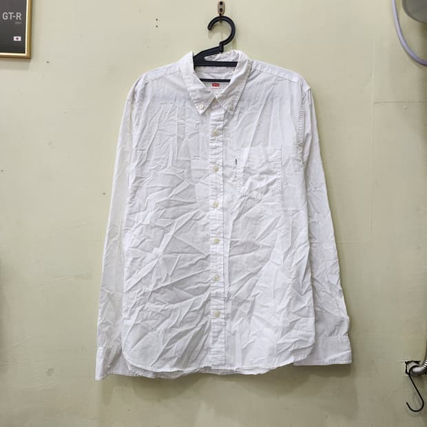 [100] Levi’s 화이트 버튼다운 셔츠