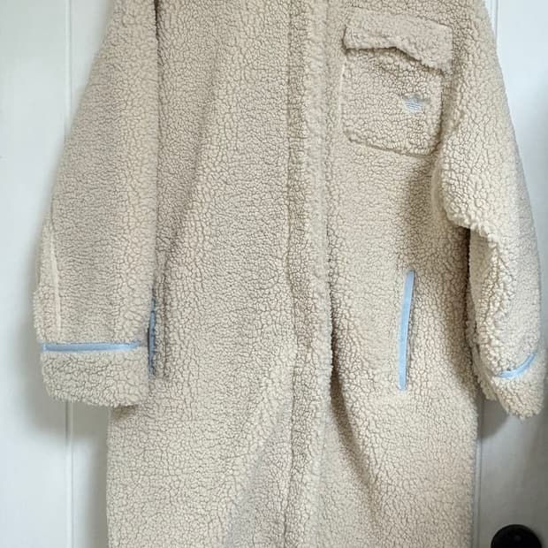 아디다스 쉐르파 롱플리스 (로제 착용)