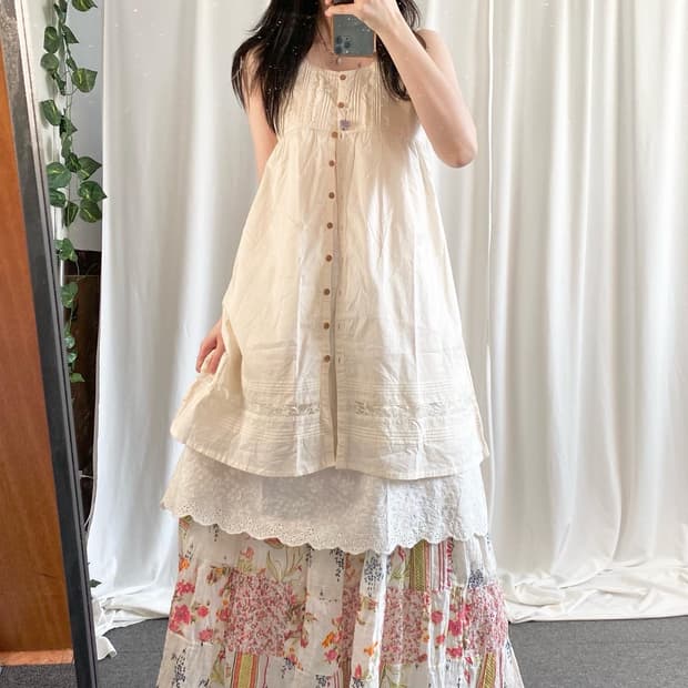 연베이지 레이스 패치 레이스 자수 슬리브리스 원피스