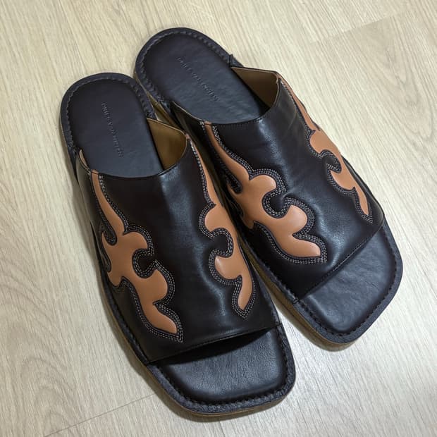 드리스반노튼 샌들