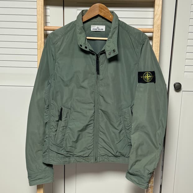 스톤아일랜드 MICRO REPS 카키 바람막이 자켓