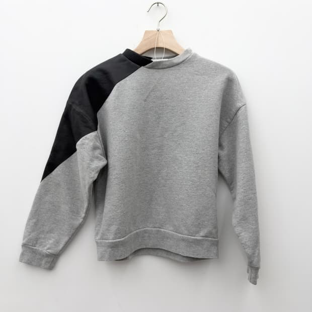 LEATHER BLOCK SWEATSHIRT