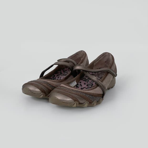 Skechers