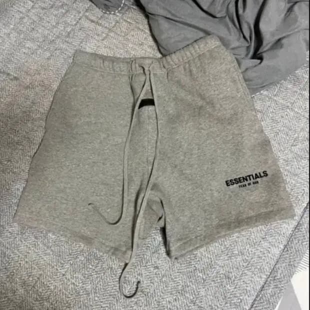 에센셜 피어오브갓 숏츠 그레이