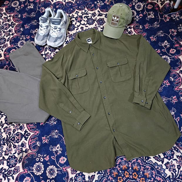 노스페이스 카키브라운 투포켓 Zip 워크웨어 루즈핏 셔츠 Free