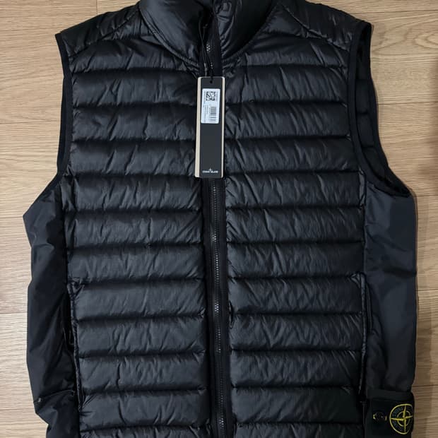 [새상품] 스톤아일랜드 경량 베스트