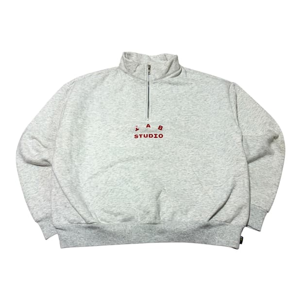 아이엠 스튜디오 스펠로고 하프집업 맨투맨