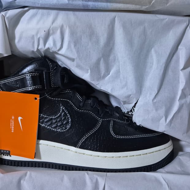 (새상품) 나이키 에어포스 1 미드 '07 LX 아워포스 1