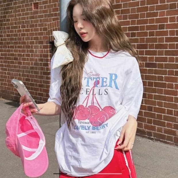 비터셀즈 티셔츠 (은채 픽)Cherry Berry Tee-White