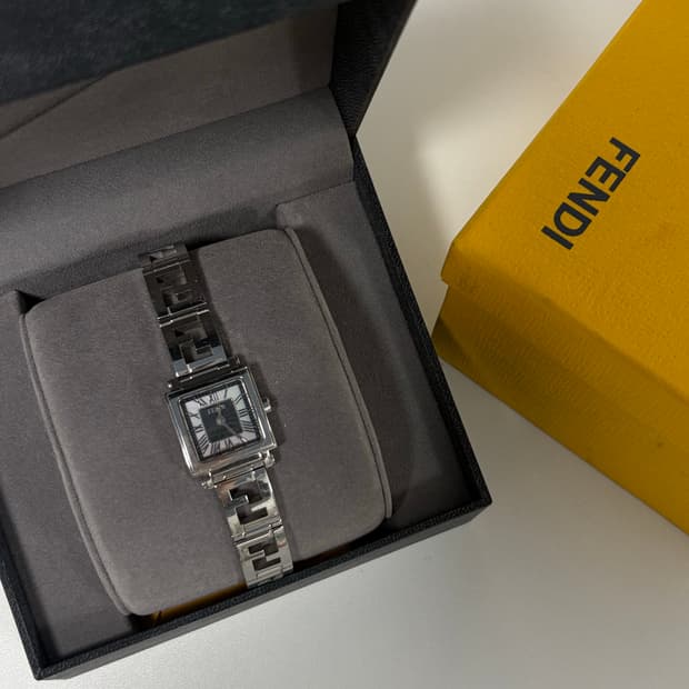 펜디 FENDI 뉴 콰트로 메탈 시계