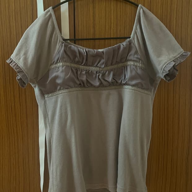 프릴 디테일 반팔 티셔츠 frill detail short sleeve