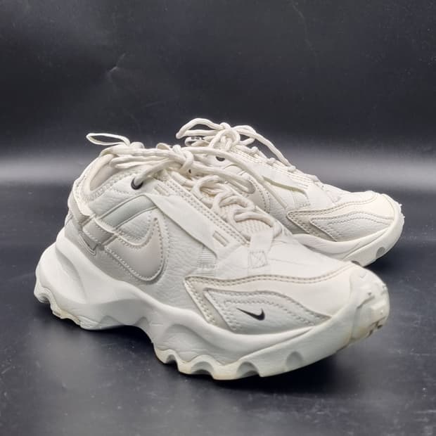 나이키 tc7900 써밋화이트 운동화225