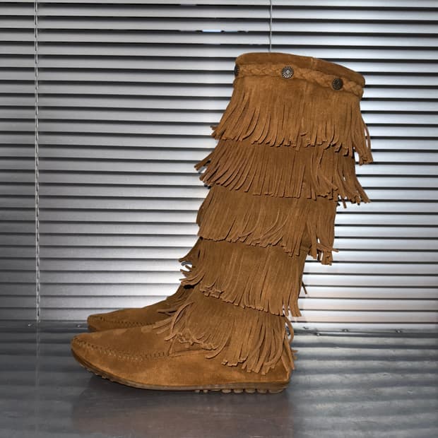 미네통카 5단 프린지 부츠