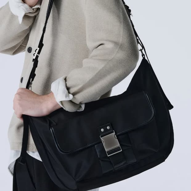 메종미네드 BUCKLE STRAP HOBO BAG
