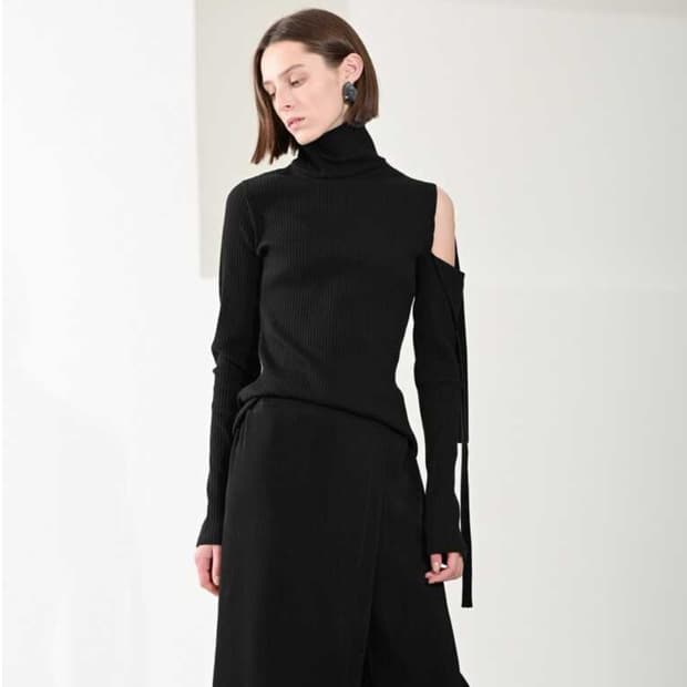 에콘(EKHON) 리본 디테일 터틀넥 골지탑 55-66