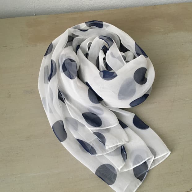  dot pattern scarf
