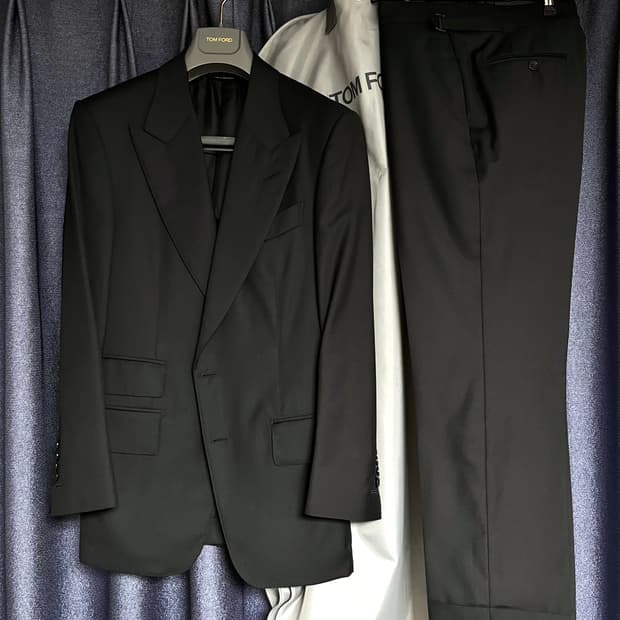 톰포드 쉘튼 블랙 수트 46R