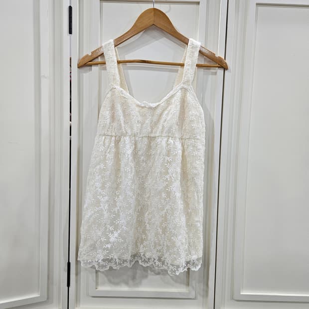 아이보리 레이스 끈나시 블라우스