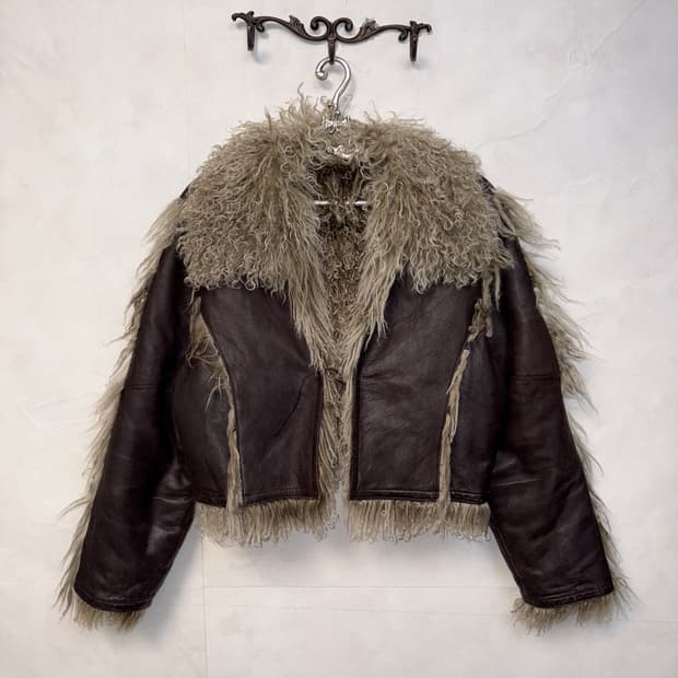 Dark brown grunge fur strap mustang