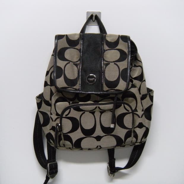 코치 시그니처 백팩 