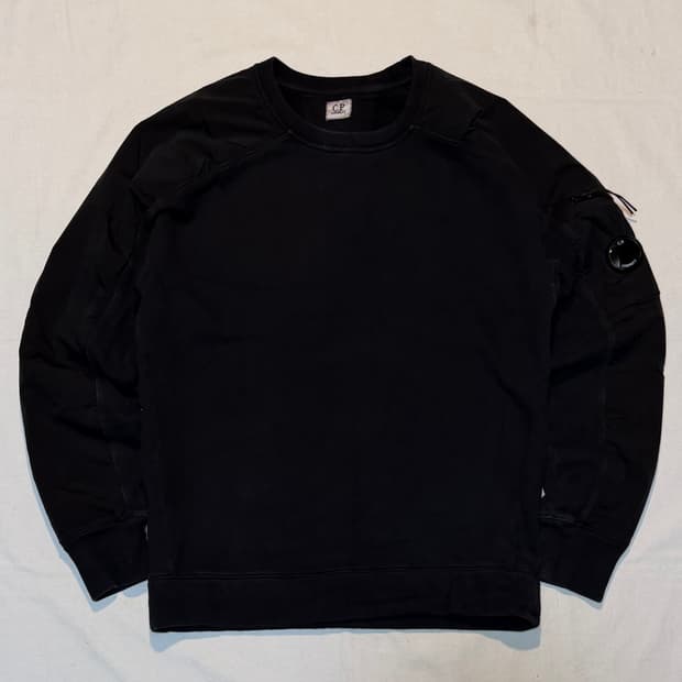 CP 컴퍼니 나일론 배색 하이브리드 맨투맨 스웻셔츠 블랙