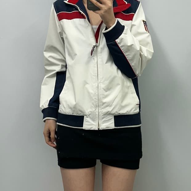 타미힐피거 성조기 화이트 바람막이 자켓