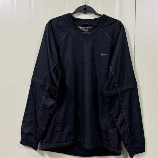 나이키 골프의 스톰핏 윈드브레이커