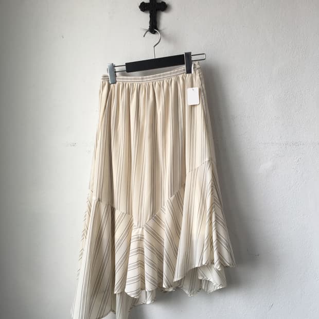 Unbalanced stripe pattern skirt