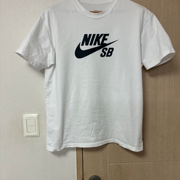 [L]나이키SB 로고 루즈핏 티셔츠 화이트
