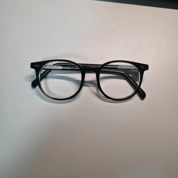 언커먼 아이웨어 ambler 블랙 크리스탈