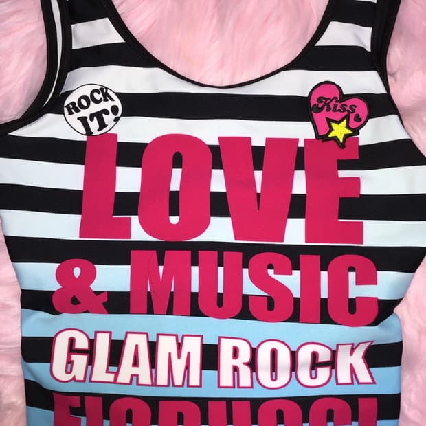 LOVE & MUSIC GLAM ROCK FIORUCH 슬리브리스 
