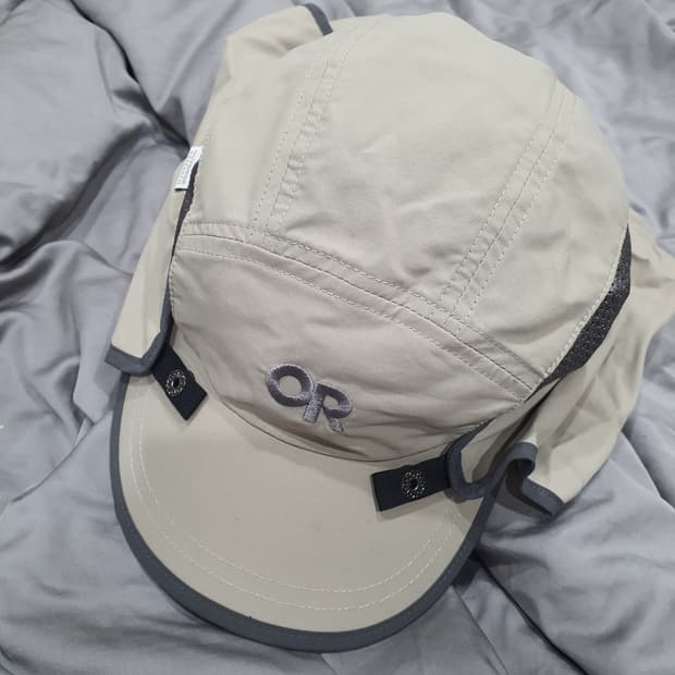 아웃도어 리서치 썬너러캡 