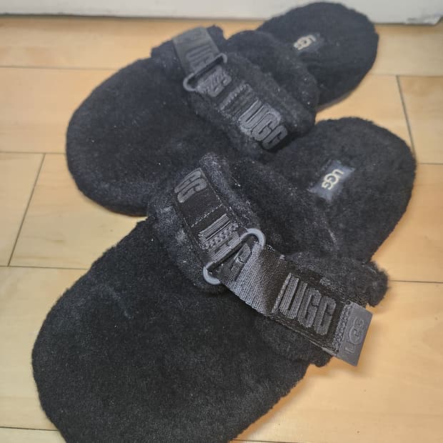 (260) 어그 플러프 잇 슬리퍼 블랙