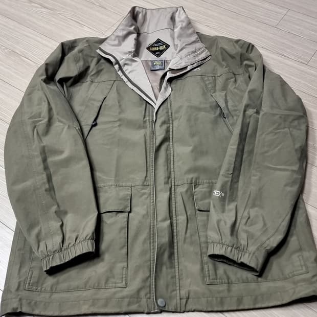 레트로 빈티지 아식스 고어텍스 자켓 카키색(100)