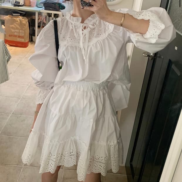 by ssiny 바이씨니 praha 블라우스