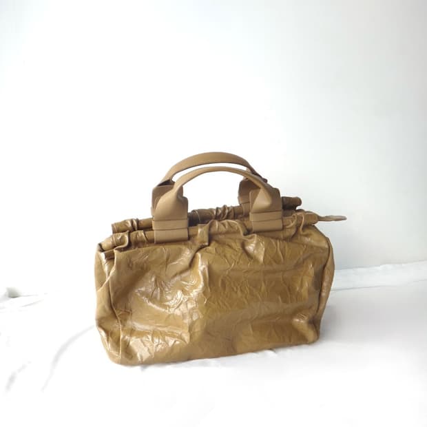 CALVIN KLEIN dumpling gloosy bag / musta