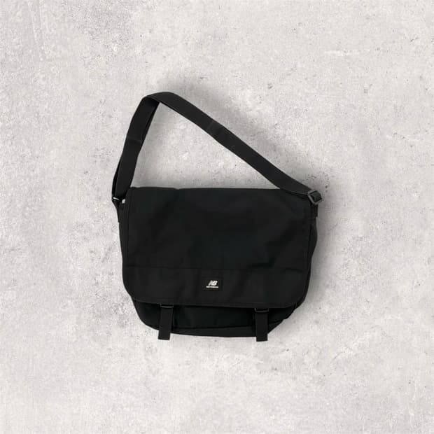 뉴발란스 메신저백 블랙 (B335)