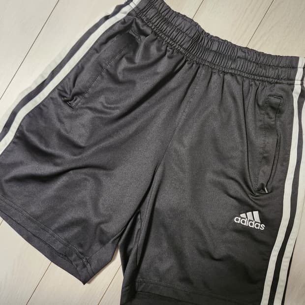 아디다스 마샬아츠 반바지 사이즈xs

허리줄 빼서 없어요

여러 중고사이