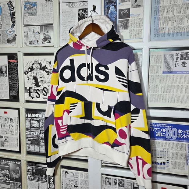 아디다스 스트릿 레터링 프린팅 후드티