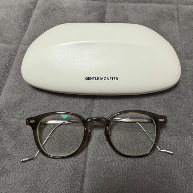 젠틀몬스터 에디 카키색상