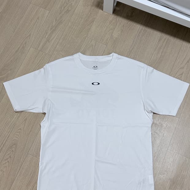 오클리 도쿄 그래픽 반팔티 L사이즈