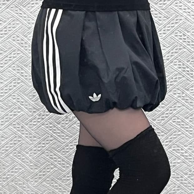 아디다스 아딜레늄 시즌3 벌룬 키치 미니스커트 28인치 C10122