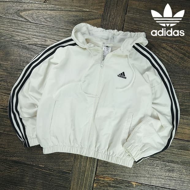 [아디다스] 오버핏 크롭 삼선 크롭 후드 바람막이 자켓 M19201