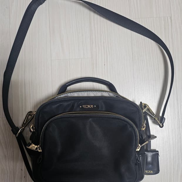 투미 보야져 크로스백