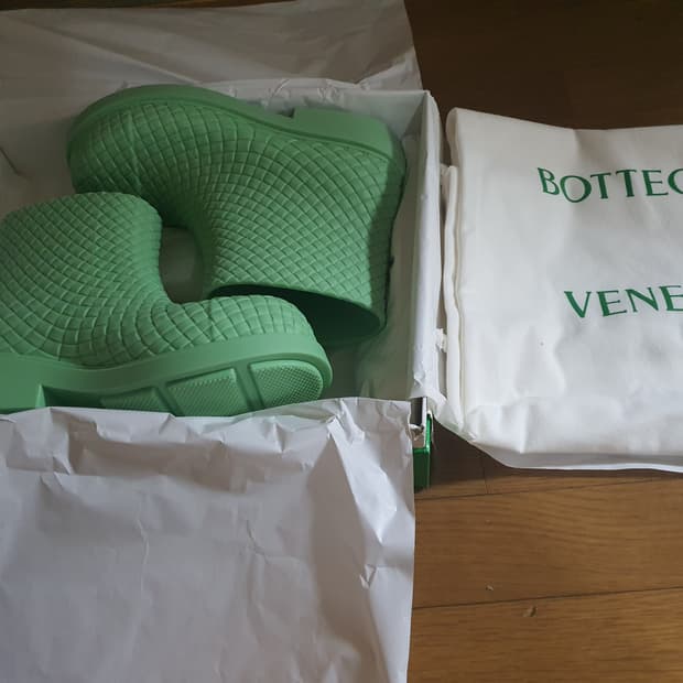 새상품 보테가베네타 파이어맨 러버 앵클 부츠 43사이즈